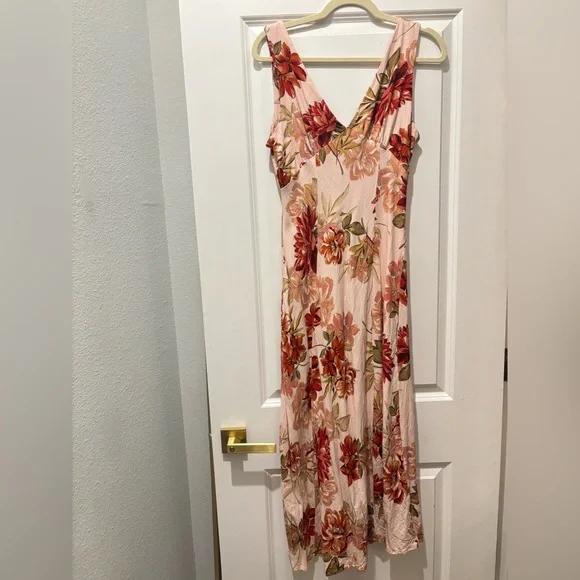 Elegant Floral Linen Maxi Dress in Red and Pink - Picture 2 of 5